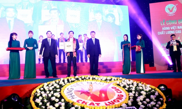 Vinamilk 21 năm liền đạt danh hiệu Hàng Việt Nam chất lượng cao 